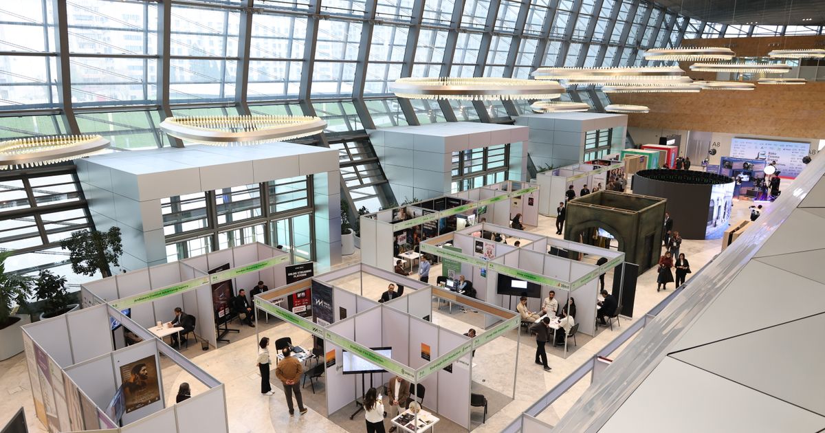 NYC trade show video production crew coverage of a busy Manhattan exhibition hall